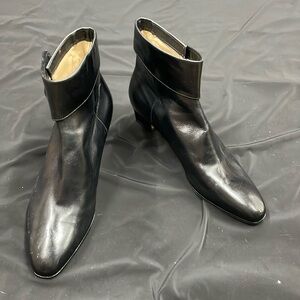 Salvatore Ferragamo ankle boots in black, size 9 1/2